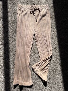 Peggy Women’s Ribbed Flared Pants in Light Taupe Gauchos. Size Small